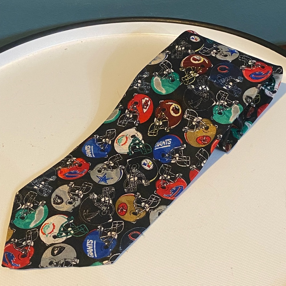 Vintage NFL Football 🏈 Helmet ⛑️ Team Tie